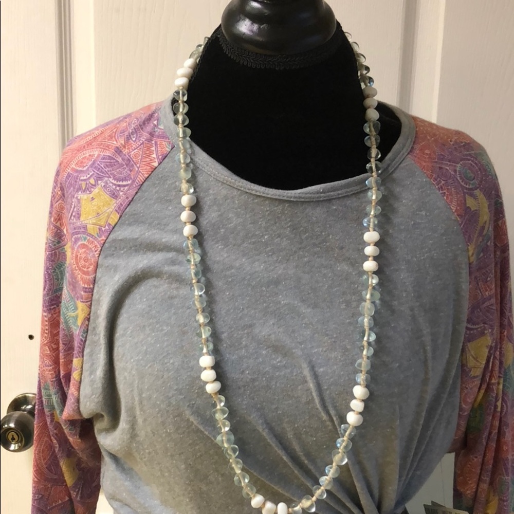 Long necklace with clear and white beads